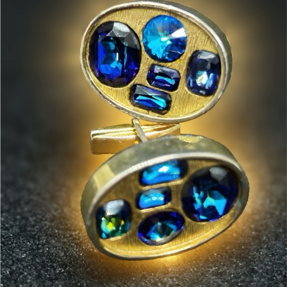 Elegant Gold and Sapphire Blue cufflinks vintage